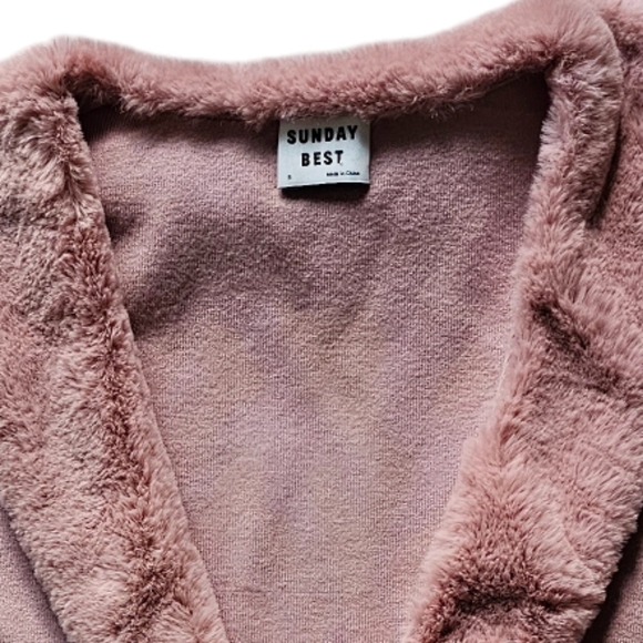 ๐2/C$50 Aritzia Sunday Best Pink Faux Fur Collar button-u cardigan S- XS - Picture 5 of 5